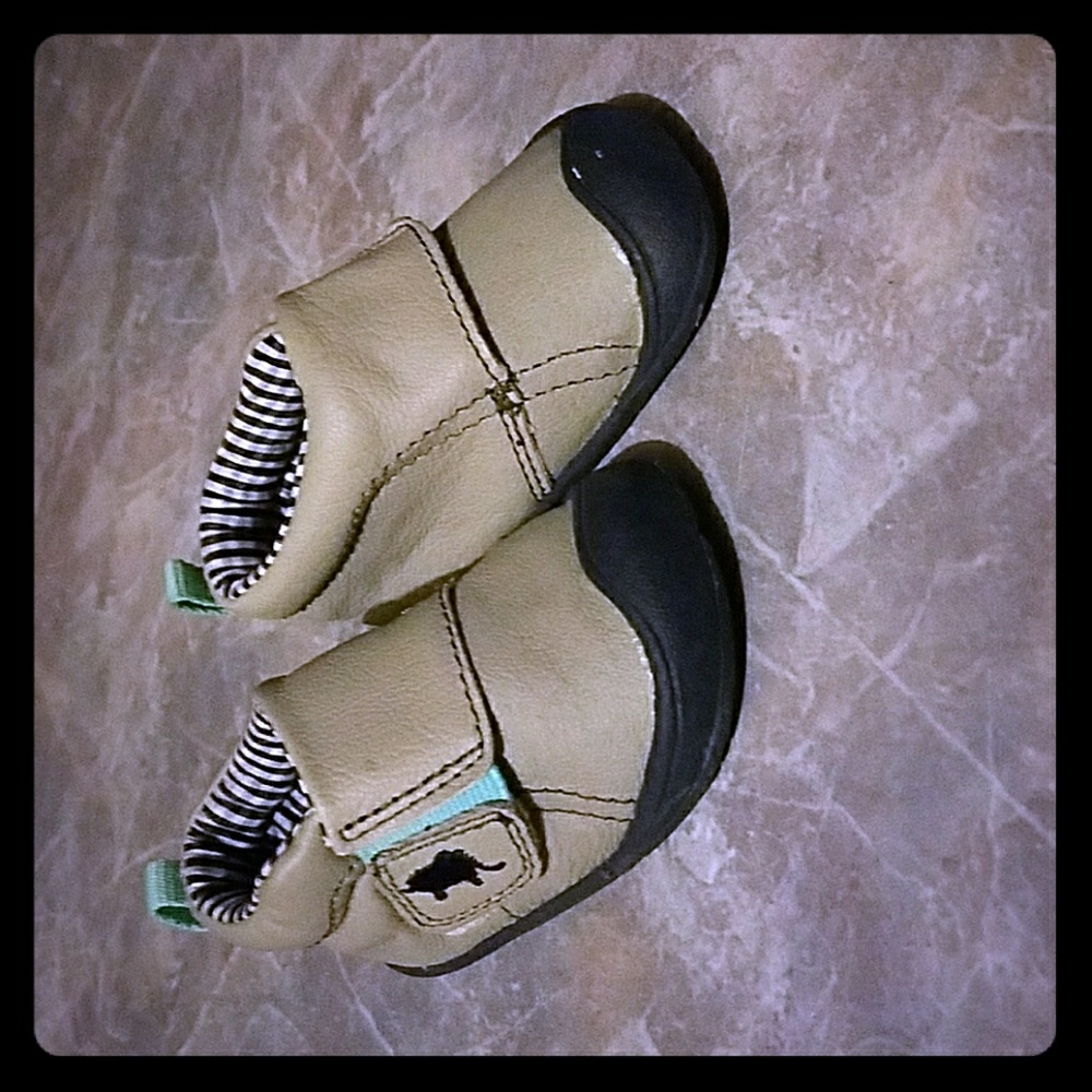 Carter's  walking shoes